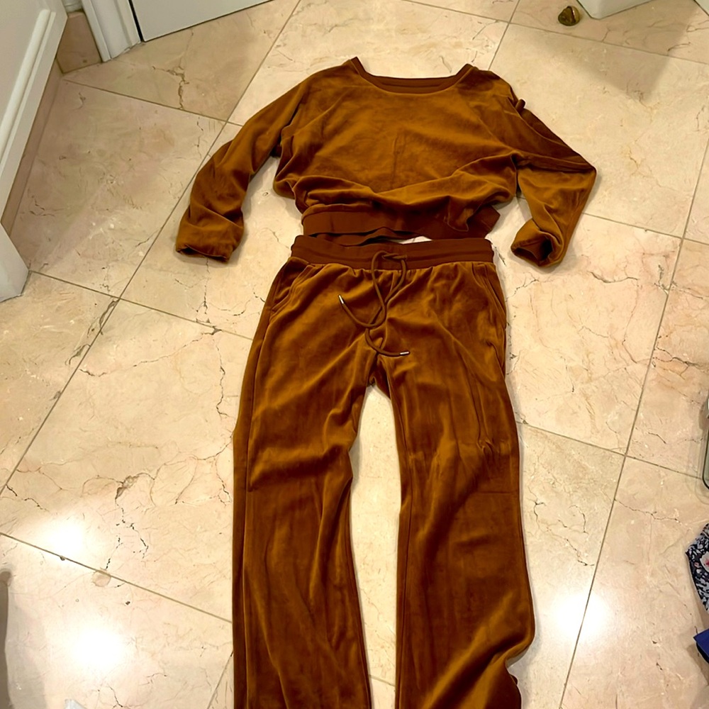 Comfy velour gap track suit